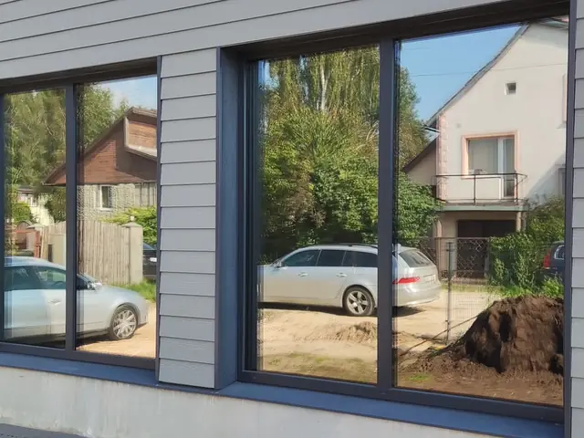 Bronzas spoguļplēve jaunas mājas logiem